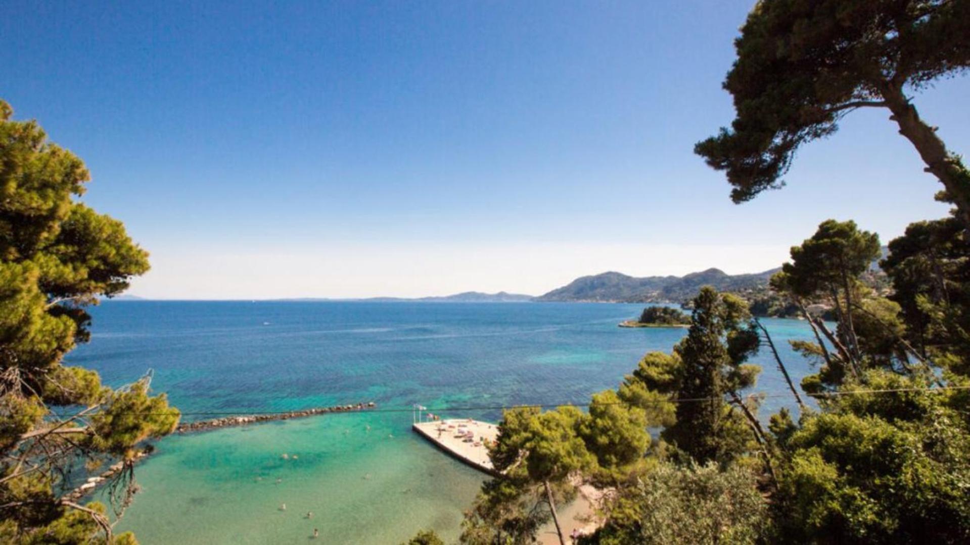 Corfu Holiday Palace Perama (Corfu) Exterior foto View of the Gulf of Pagase
