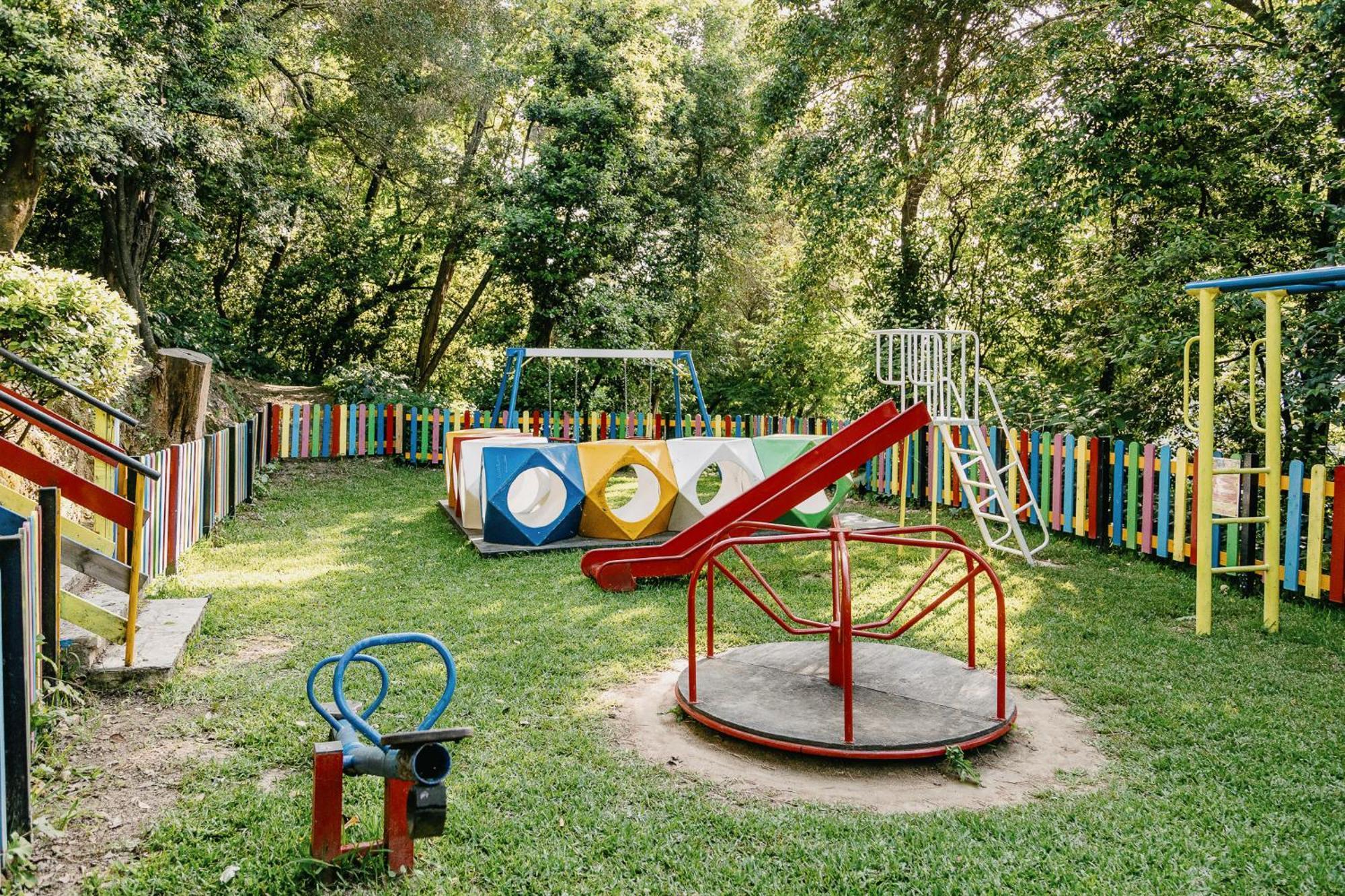 Corfu Holiday Palace Perama (Corfu) Exterior foto Playground in the park
