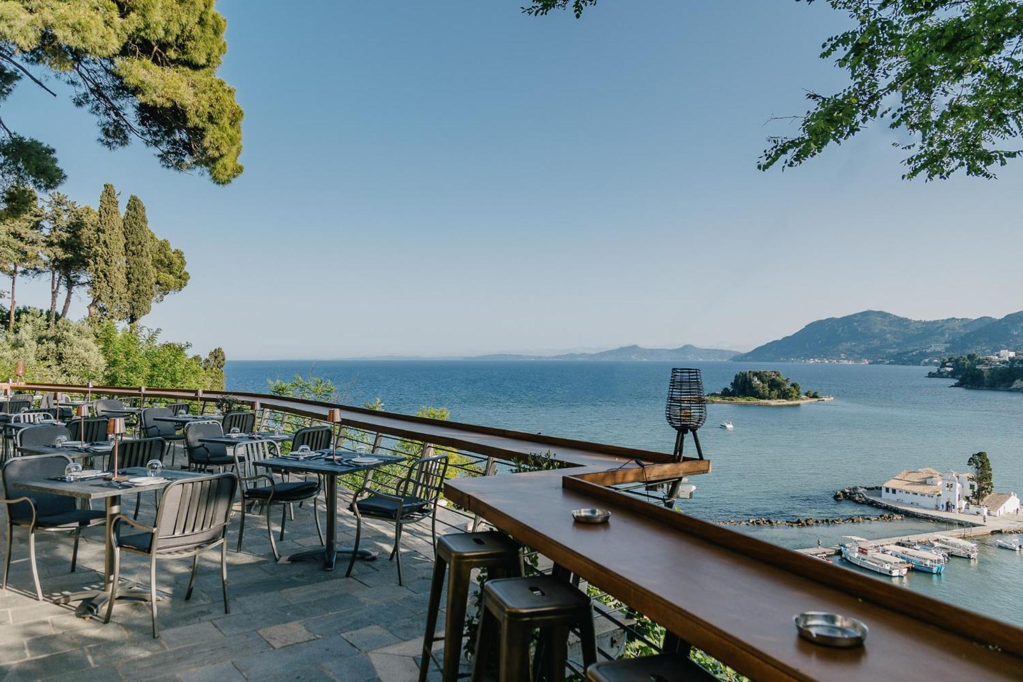 Corfu Holiday Palace Perama (Corfu) Exterior foto View of the Gulf of Pag from the town of Pag