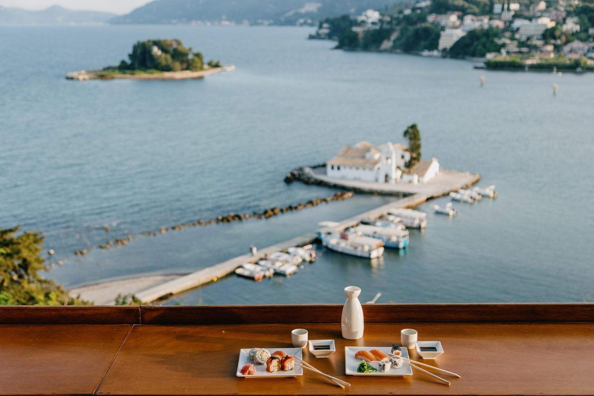 Corfu Holiday Palace Perama (Corfu) Exterior foto View of the peninsula