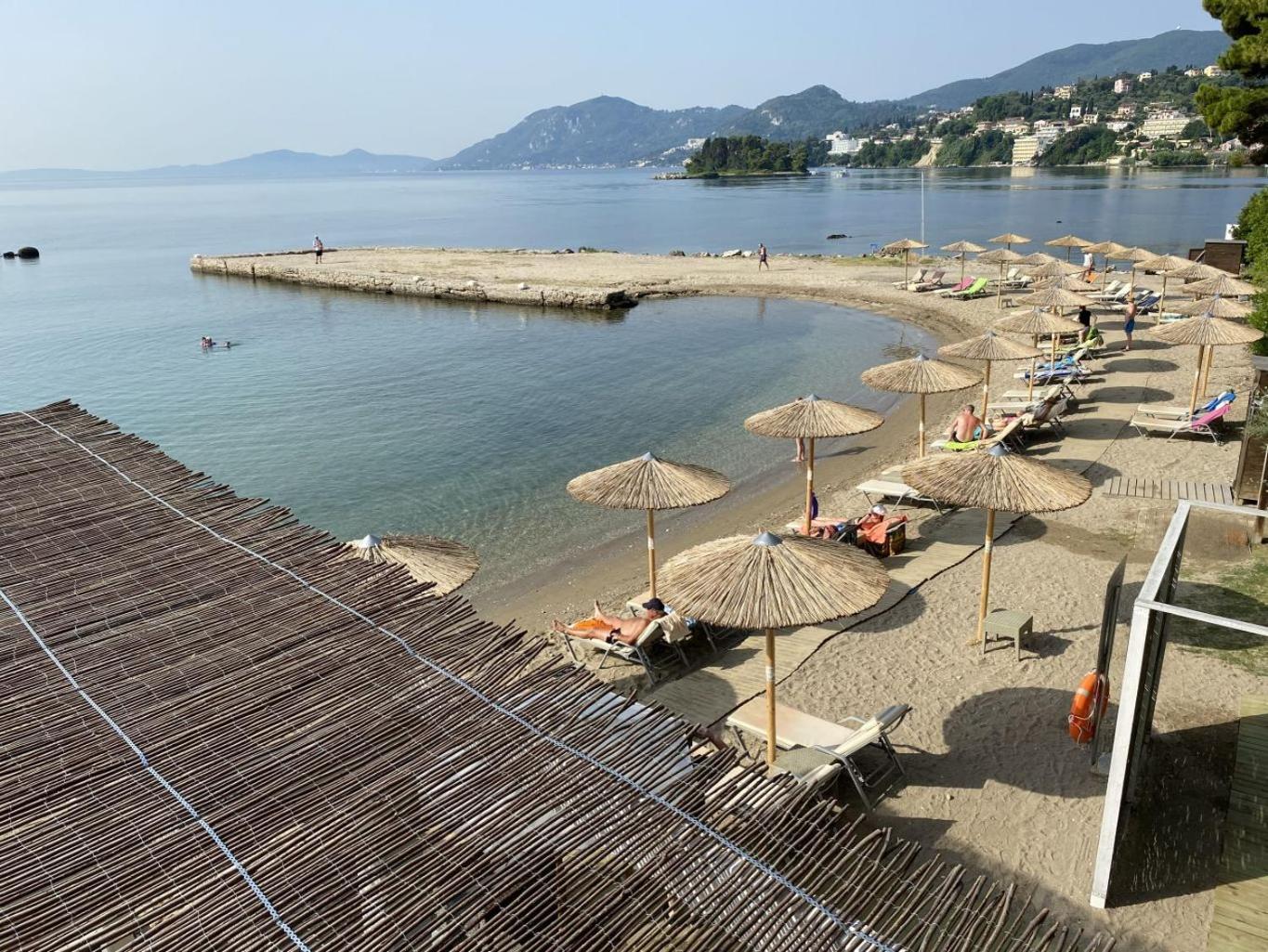 Corfu Holiday Palace Perama (Corfu) Exterior foto The beach of Agia Marina