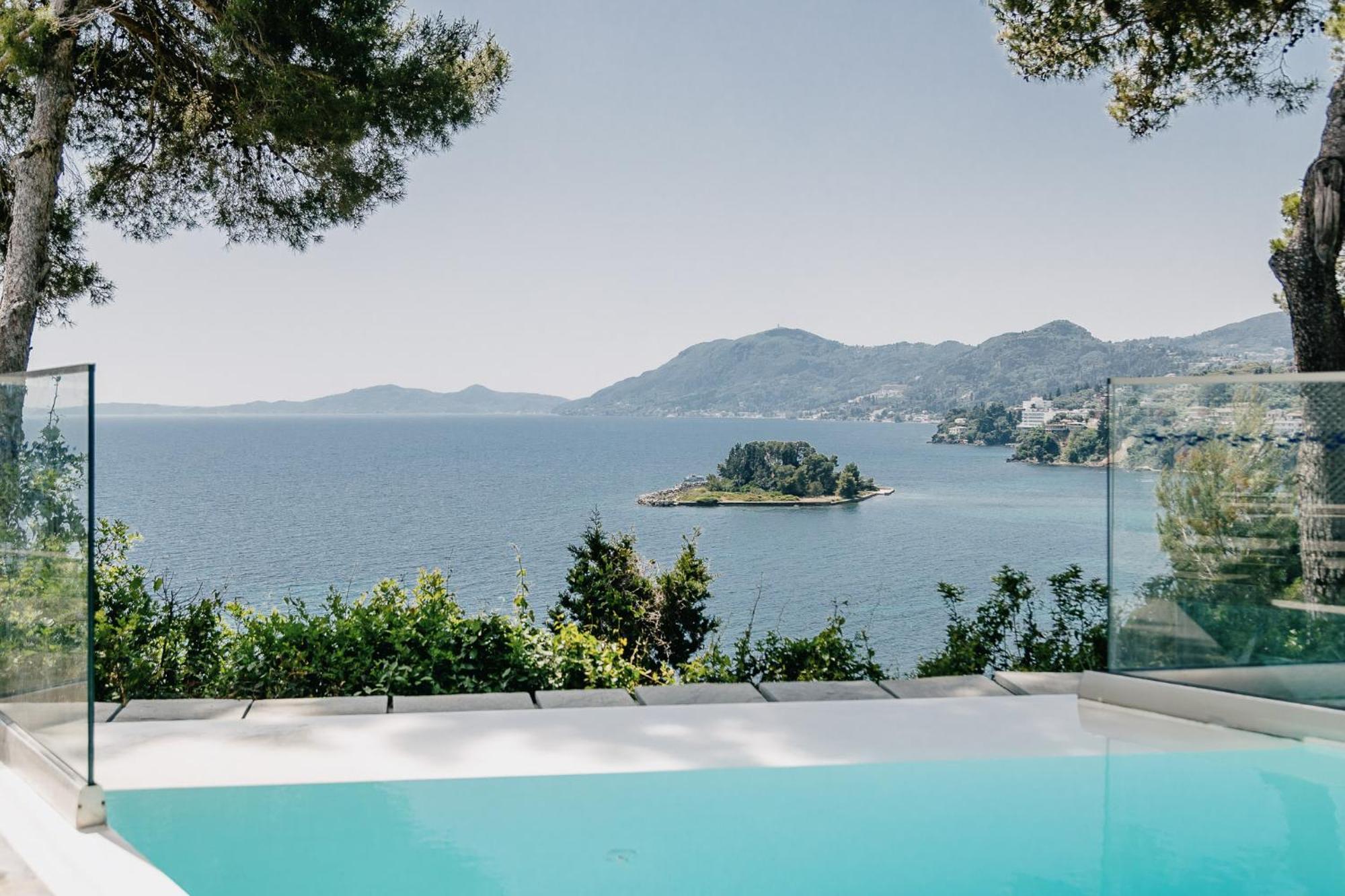 Corfu Holiday Palace Perama (Corfu) Exterior foto View of the island from the mainland