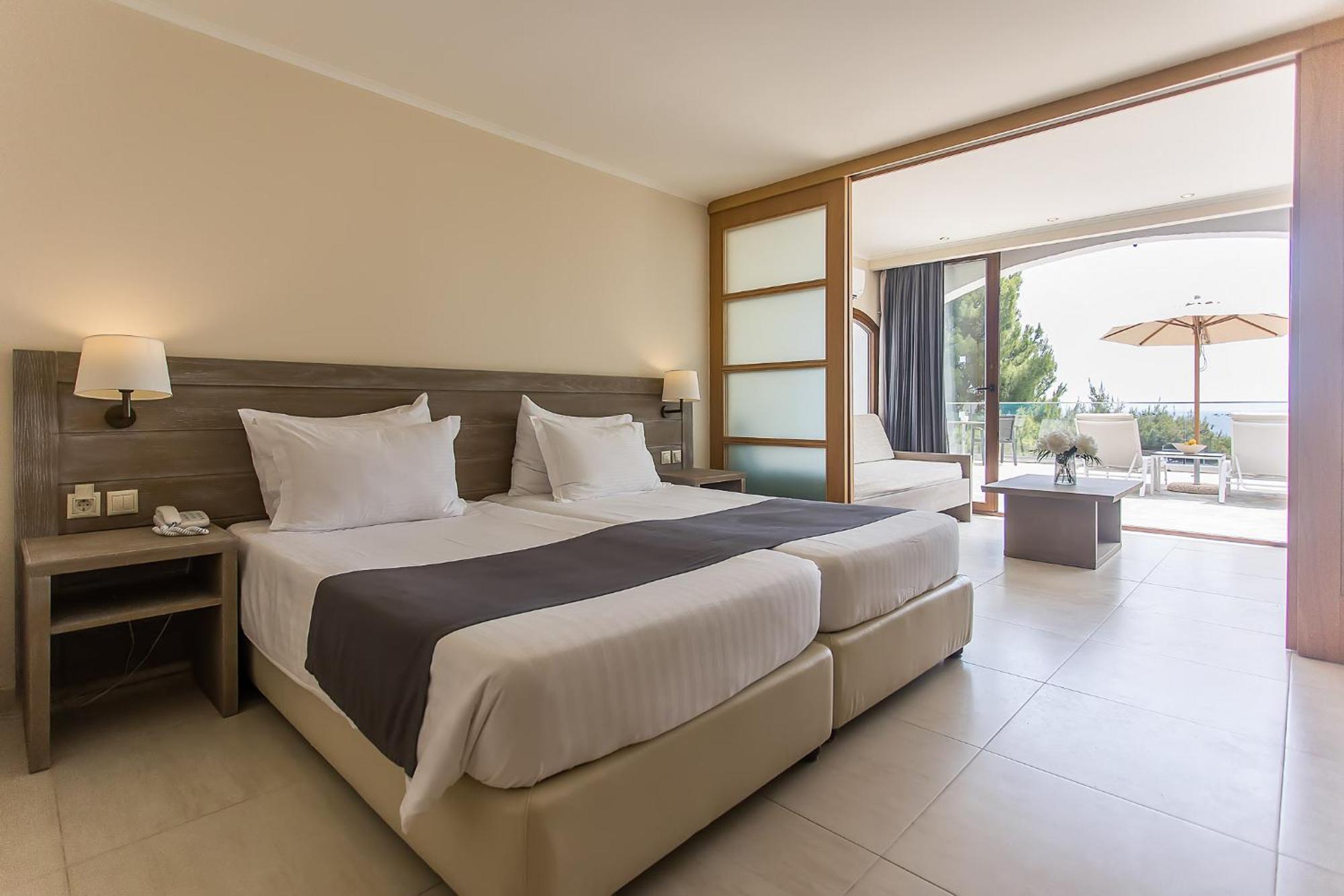 Corfu Holiday Palace Perama (Corfu) Exterior foto A room at the hotel