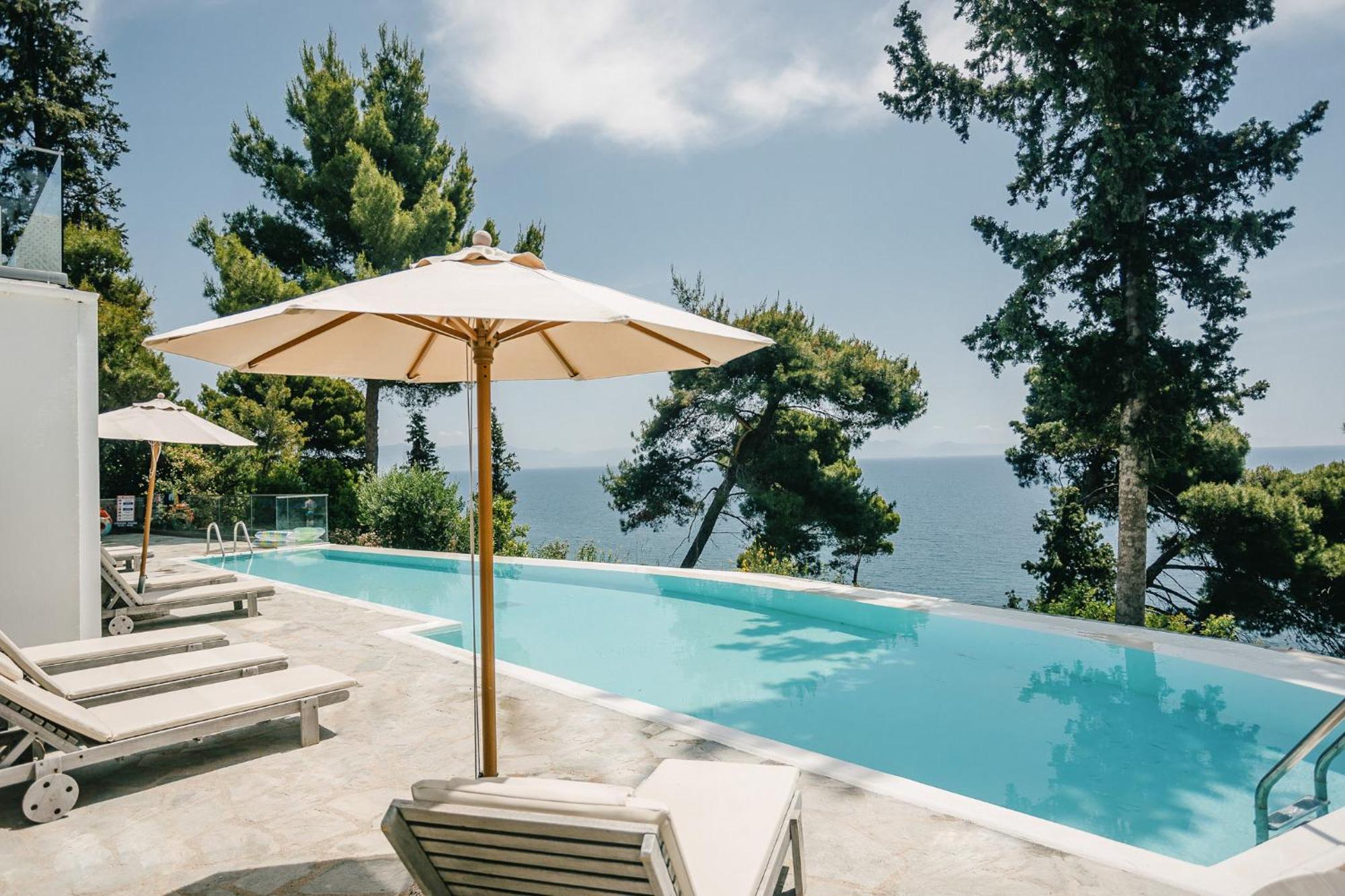 Corfu Holiday Palace Perama (Corfu) Exterior foto The pool at the hotel