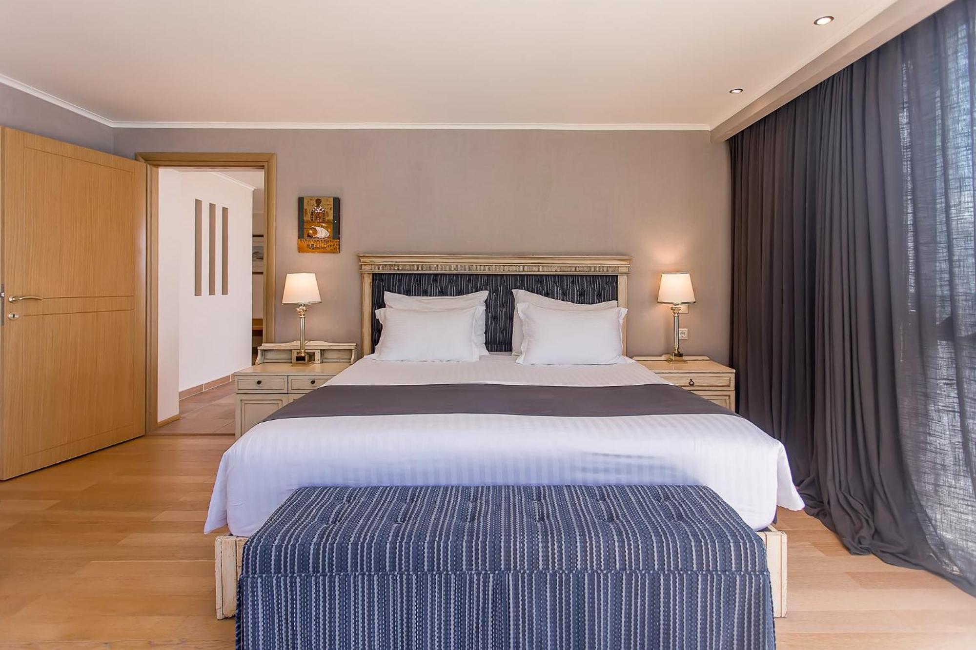 Corfu Holiday Palace Perama (Corfu) Exterior foto A bedroom at the hotel