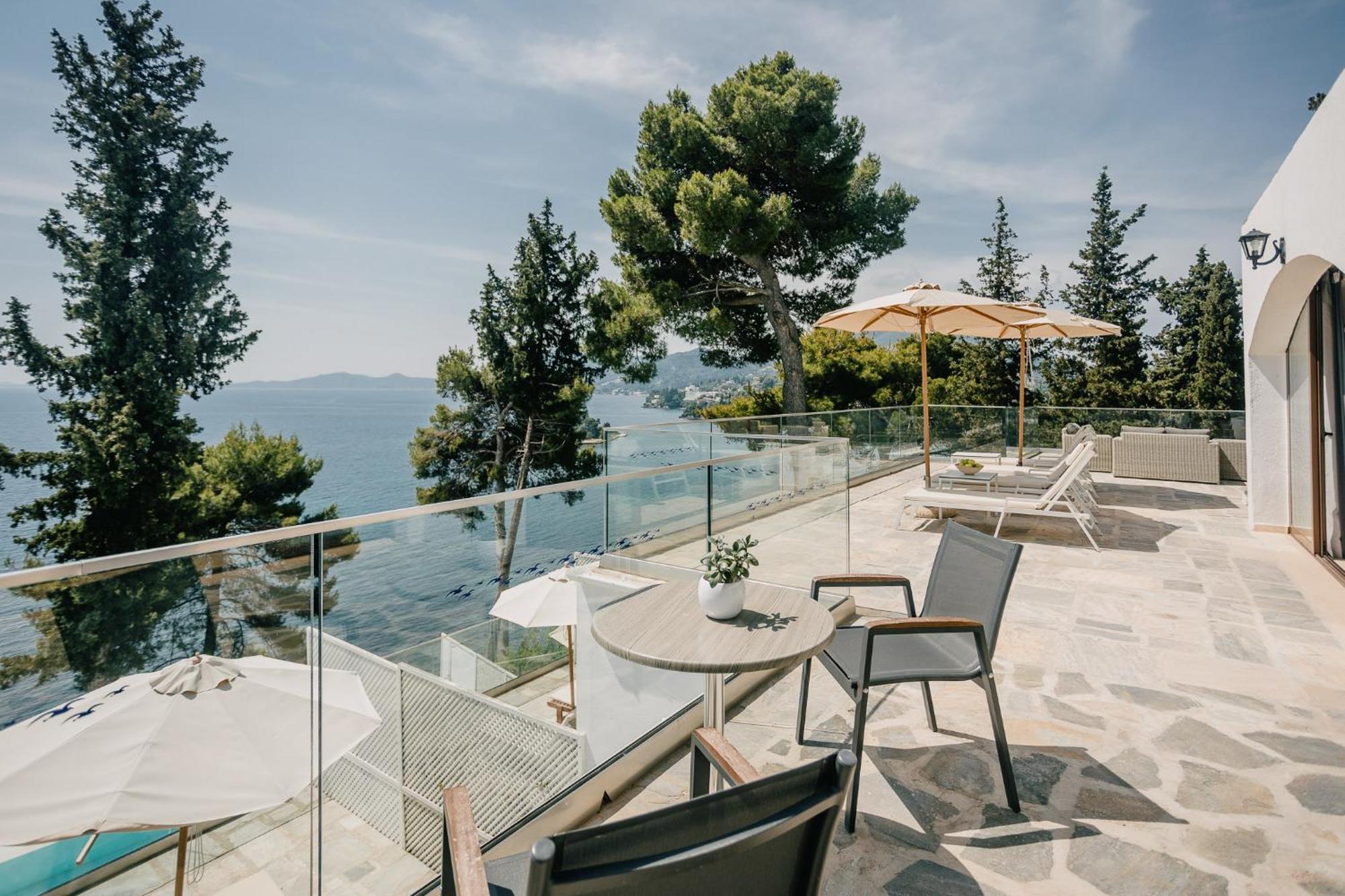 Corfu Holiday Palace Perama (Corfu) Exterior foto The hotel's pool