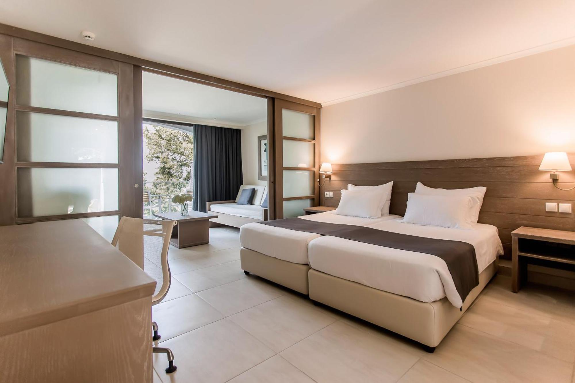 Corfu Holiday Palace Perama (Corfu) Exterior foto A room at the hotel
