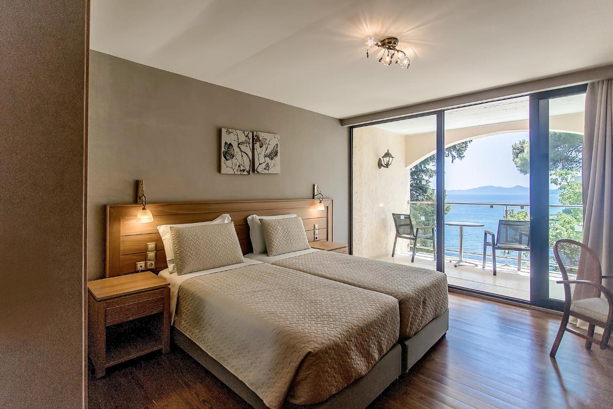 Corfu Holiday Palace Perama (Corfu) Exterior foto A room at the hotel