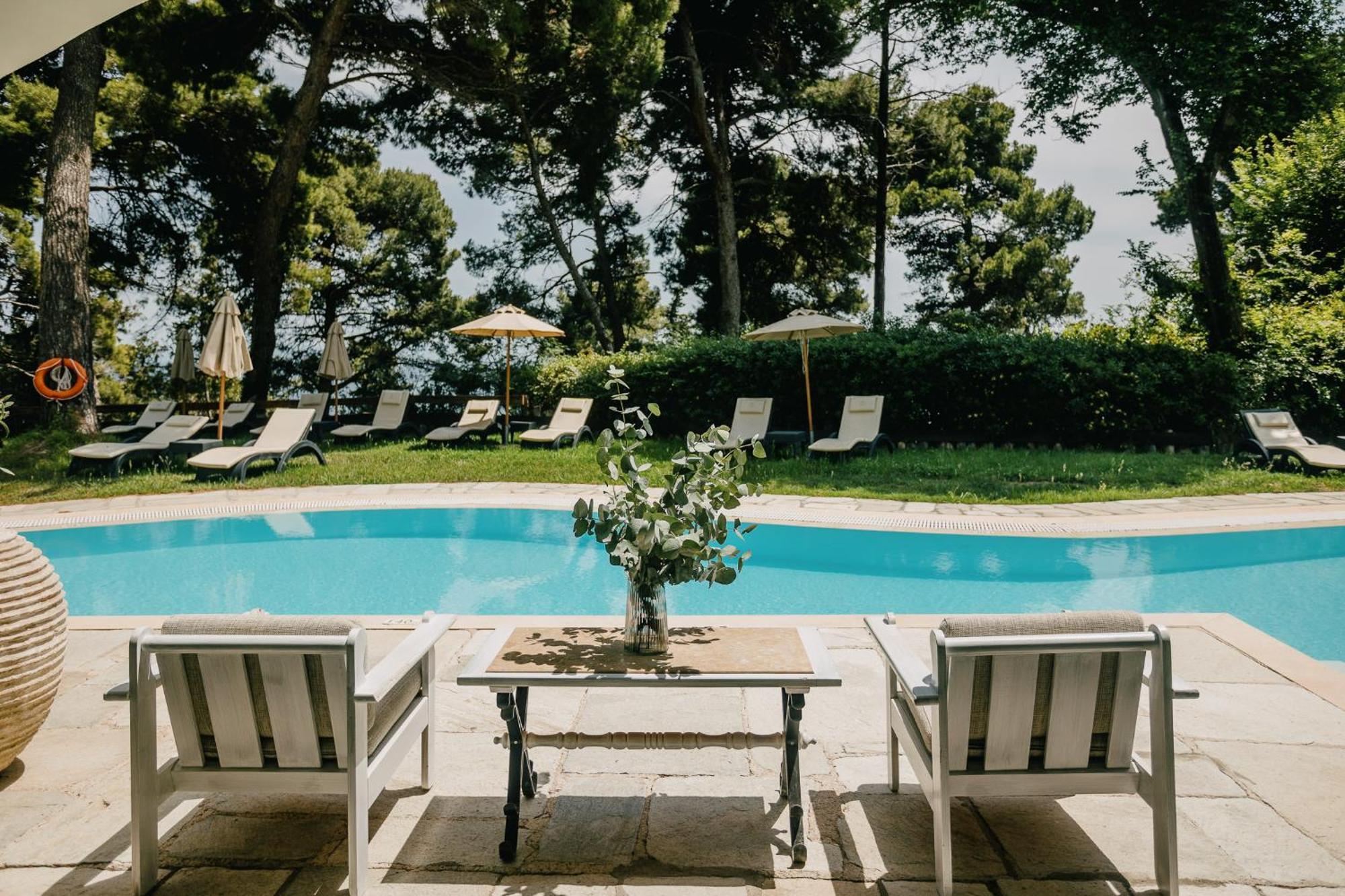 Corfu Holiday Palace Perama (Corfu) Exterior foto The swimming pool at the Hotel