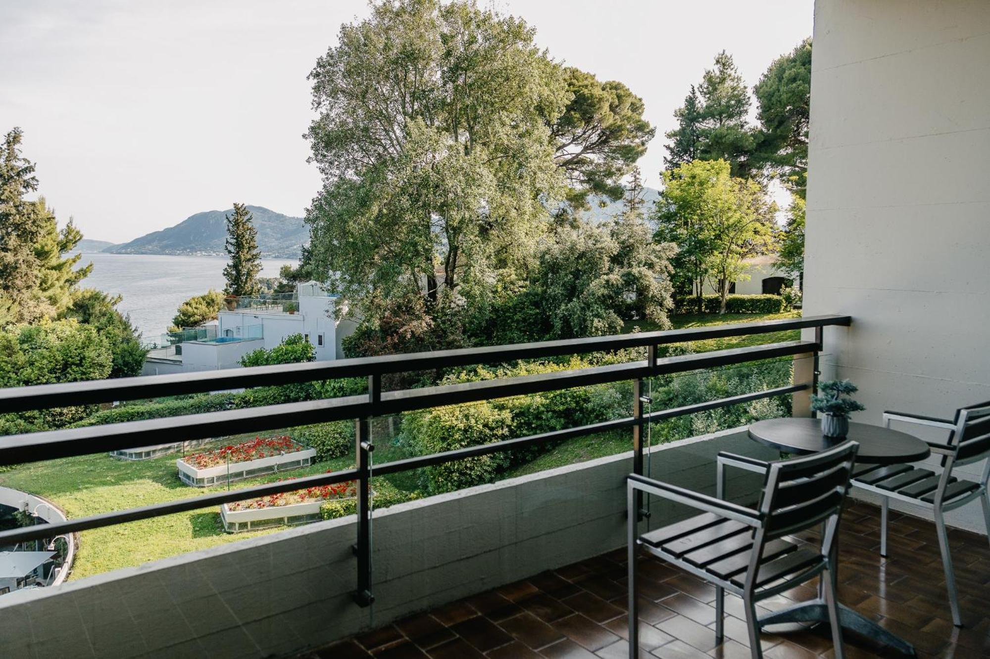 Corfu Holiday Palace Perama (Corfu) Exterior foto A balcony
