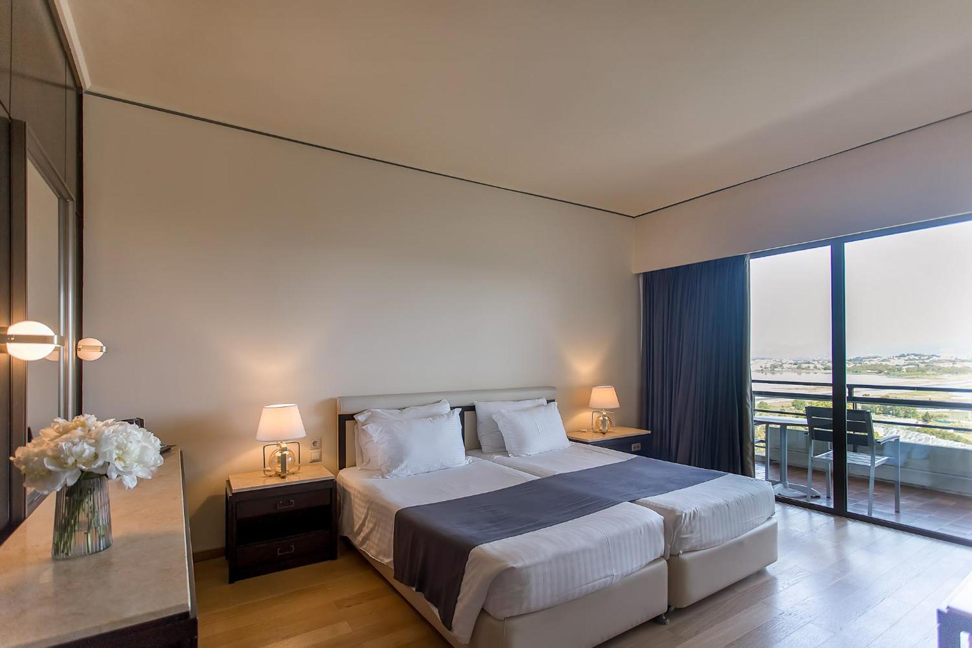 Corfu Holiday Palace Perama (Corfu) Exterior foto A room at the hotel